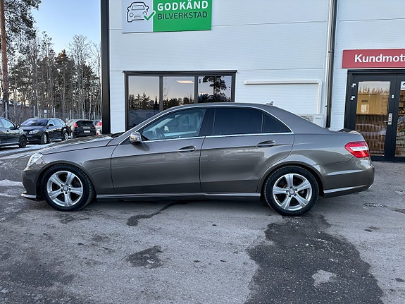 Mercedes-Benz E220 3 of 5