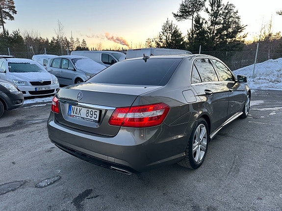 Mercedes-Benz E220 6 of 20