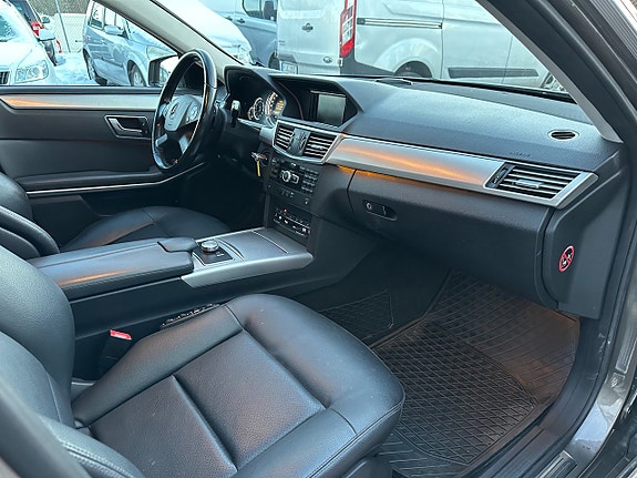 Mercedes-Benz E220 13 of 20