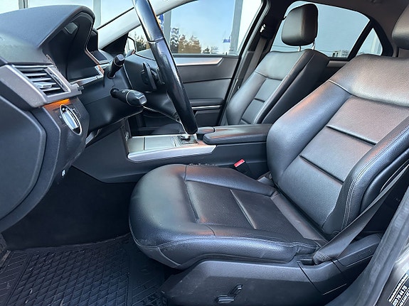 Mercedes-Benz E220 12 of 20