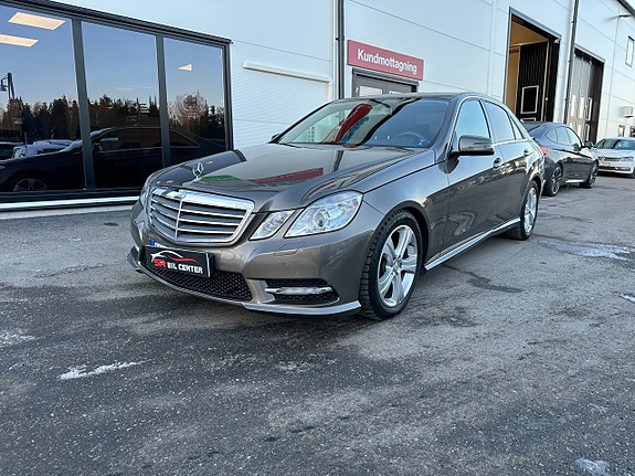 Mercedes-Benz E220 4 of 5