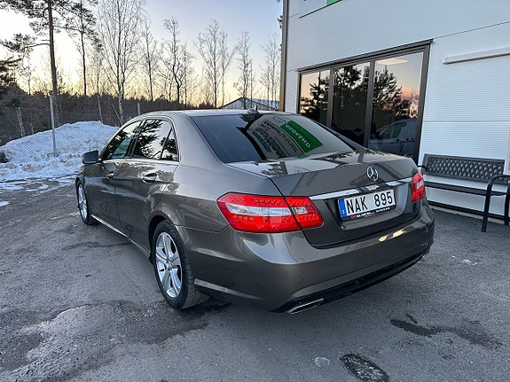 Mercedes-Benz E220 5 of 5
