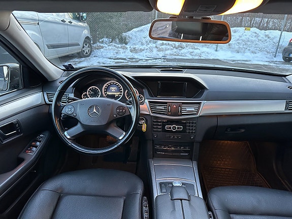 Mercedes-Benz E220 8 of 20