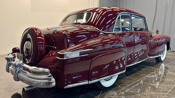 Lincoln Continental 3 of 5