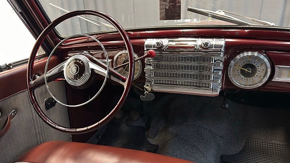 Lincoln Continental 4 of 5