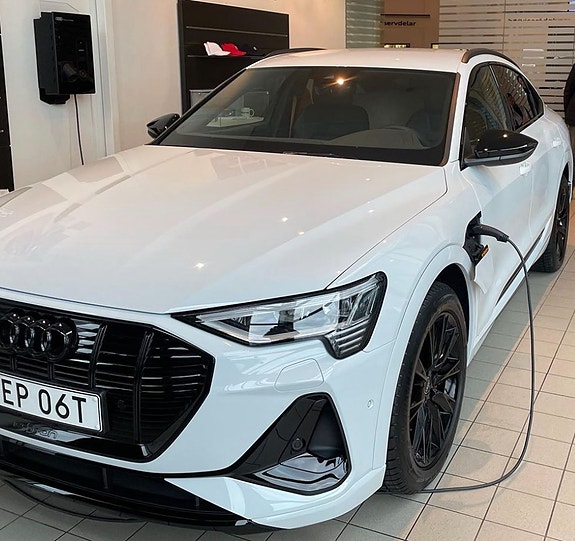 Audi e-tron Sportback 4 of 5