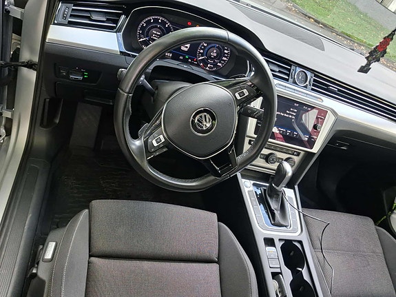 Volkswagen Passat 10 of 11