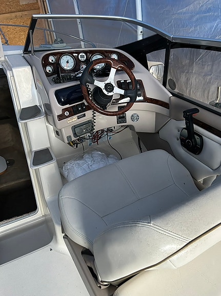 Regal 2550 LSC 2001 5 of 6