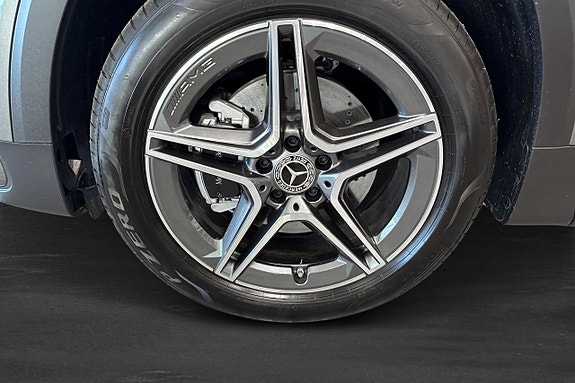 Mercedes-Benz GLB200 5 of 13