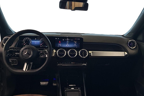 Mercedes-Benz GLB200 8 of 13