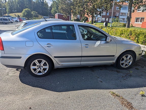 Skoda Octavia 2 of 4