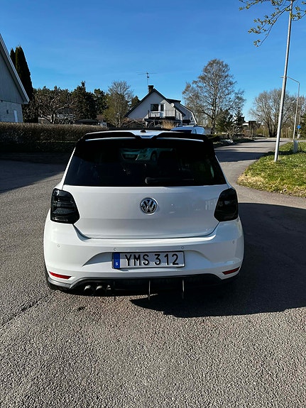 Volkswagen Polo 2 of 5