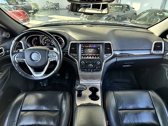 Jeep Grand Cherokee 11 of 27