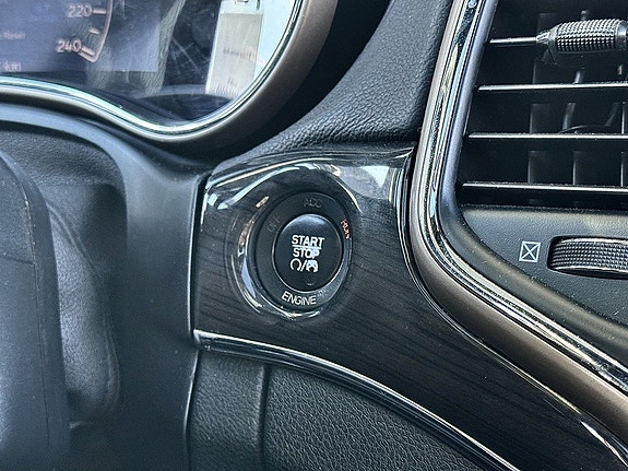 Jeep Grand Cherokee 27 of 27