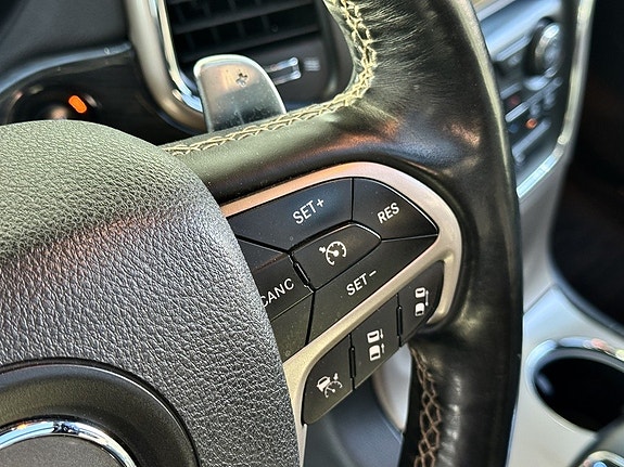 Jeep Grand Cherokee 22 of 27