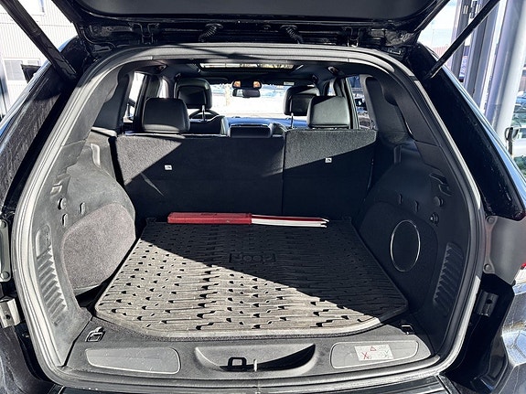 Jeep Grand Cherokee 26 of 27