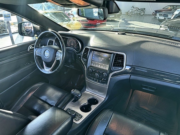 Jeep Grand Cherokee 18 of 27