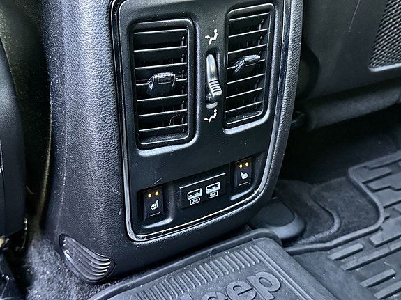 Jeep Grand Cherokee 25 of 27