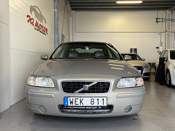 Volvo S60 2 of 5