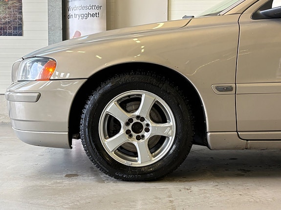 Volvo S60 4 of 5