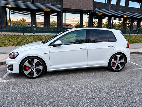 Volkswagen Golf VII 4 of 7