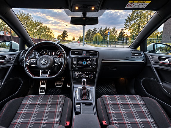 Volkswagen Golf VII 5 of 7