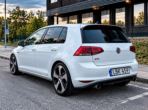 Volkswagen Golf VII 3 of 7