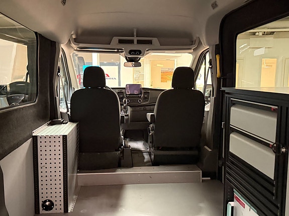 Ford Transit 9 of 15