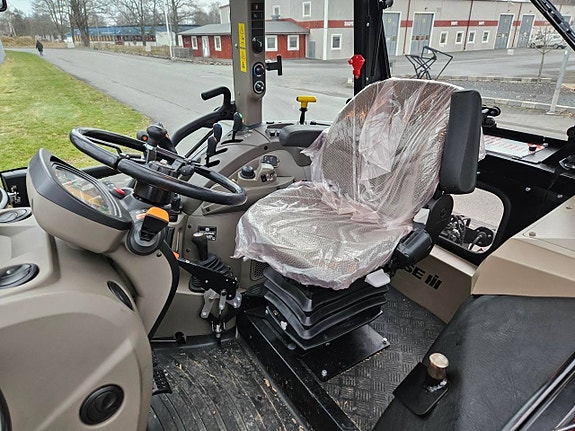 Case IH Farmall 120 C Skogsutrustad m lastare , omg leverans 4 of 5