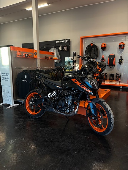 KTM Duke 125 3 of 3