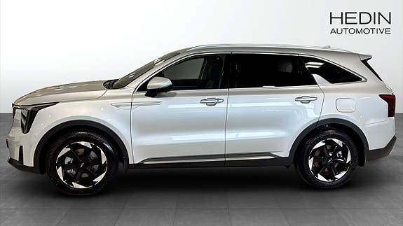 Kia Sorento 2 of 9