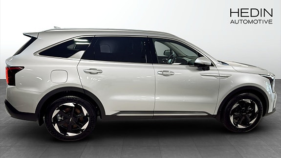 Kia Sorento 4 of 9