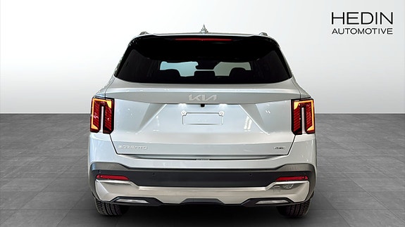 Kia Sorento 3 of 9