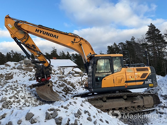 Grävmaskin Hyundai HX220L 11 of 27