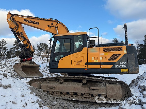 Grävmaskin Hyundai HX220L 10 of 27