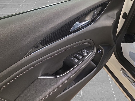 Opel Insignia 12 of 17