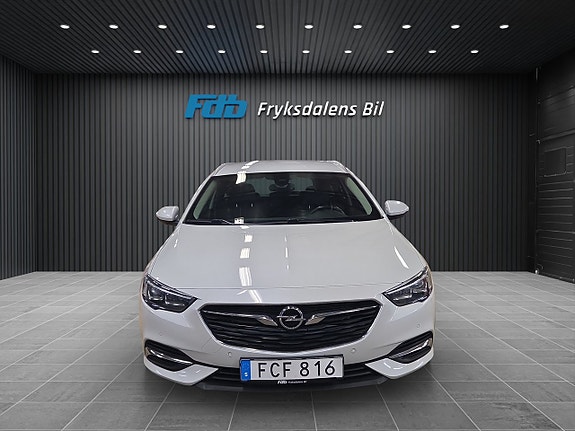 Opel Insignia 2 of 5