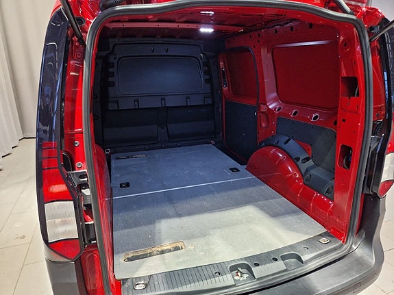 Volkswagen Caddy Maxi 11 of 16