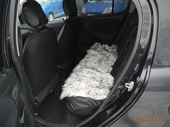 Toyota Yaris 8 of 13