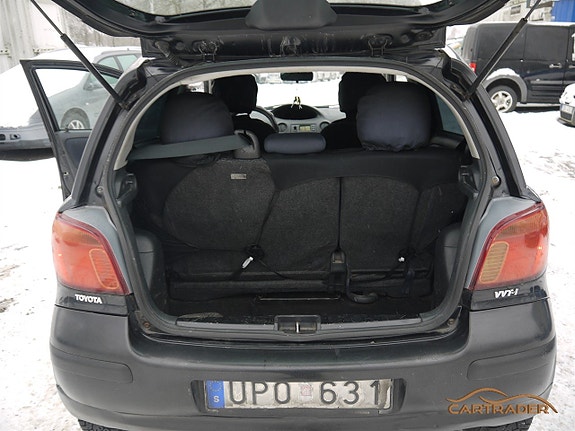 Toyota Yaris 9 of 13
