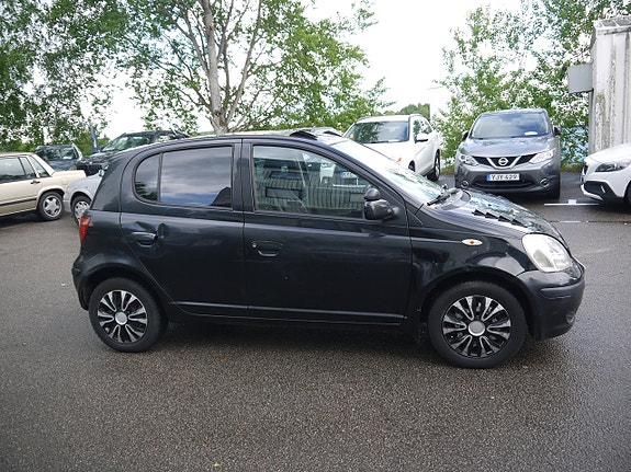 Toyota Yaris 5 of 13