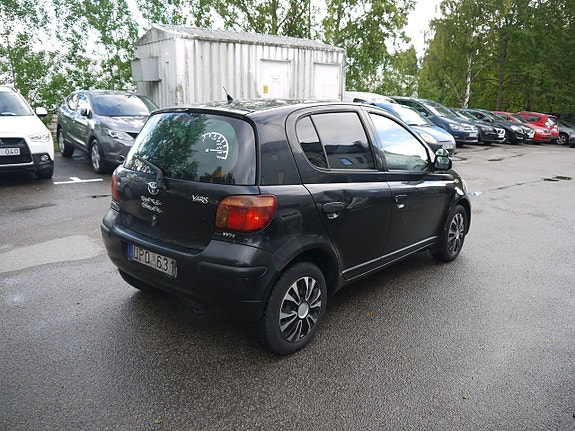 Toyota Yaris 6 of 13