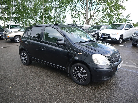Toyota Yaris 3 of 13