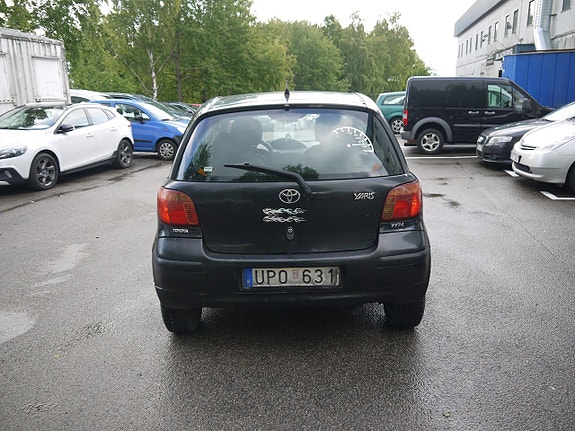 Toyota Yaris 7 of 13