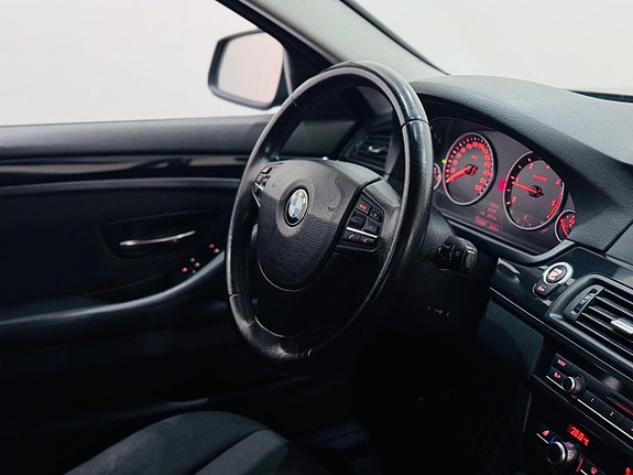 BMW 520d 4 of 5