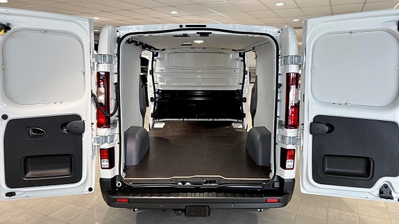 Renault Trafic 4 of 9