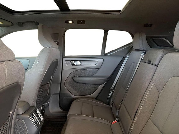 Volvo EX40 12 of 26