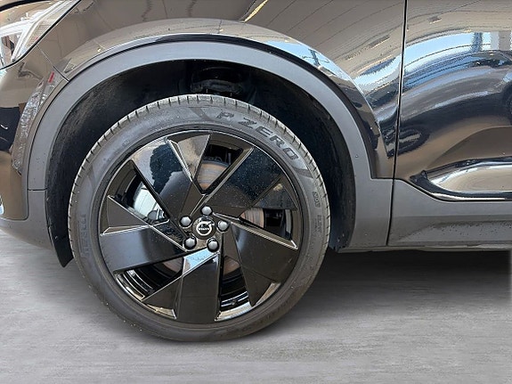 Volvo EX40 8 of 26