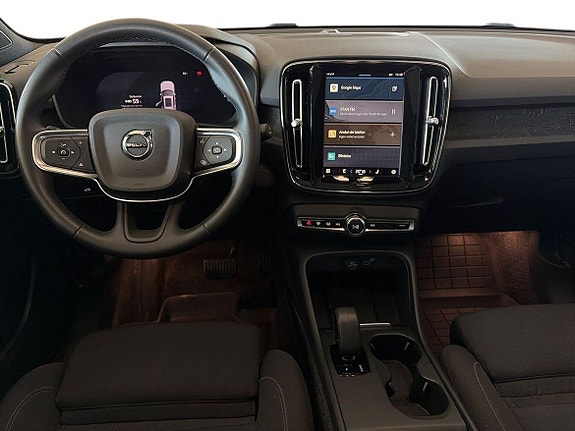 Volvo EX40 13 of 26