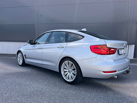 BMW 320d 3 of 5